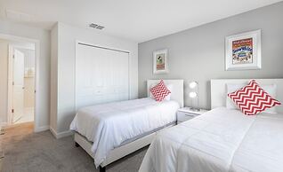 Cozy 4 Bed Town Home With Splash Pool 4 Bedroom Townhouse by RedAwning