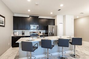 Cozy 4 Bed Town Home With Splash Pool 4 Bedroom Townhouse by RedAwning