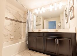 Cozy 4 Bed Town Home With Splash Pool 4 Bedroom Townhouse by RedAwning