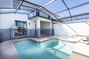 Cozy 4 Bed Town Home With Splash Pool 4 Bedroom Townhouse by RedAwning