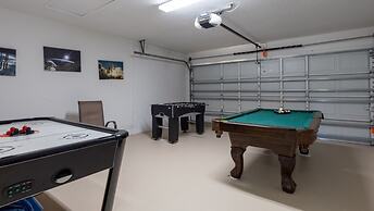 Cozy 4 Bed Pool Home With Spa 4 Bedroom Home by RedAwning