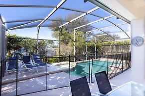 Cozy 4 Bed Pool Home With Spa 4 Bedroom Home by RedAwning