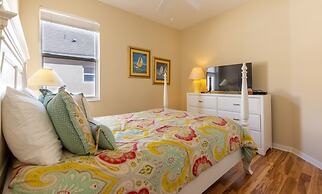 Cozy 4 Bed Pool Home With Spa 4 Bedroom Home by RedAwning