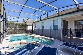 Cozy 4 Bed Pool Home With Spa 4 Bedroom Home by RedAwning