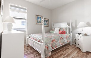 Cozy 4 Bed Pool Home With Spa 4 Bedroom Home by RedAwning