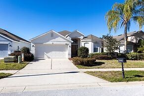 Cozy 4 Bed Pool Home With Spa 4 Bedroom Home by RedAwning