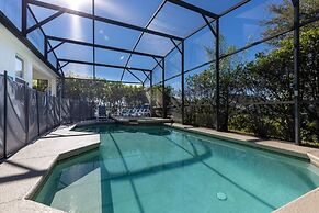 Cozy 4 Bed Pool Home With Spa 4 Bedroom Home by RedAwning