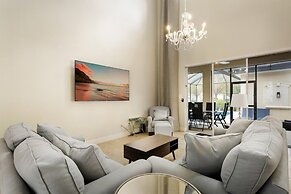 Beautiful 5 Bed Pool Home In Reunion 5 Bedroom Home by RedAwning