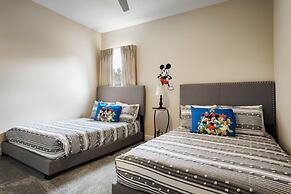 Beautiful 5 Bed Pool Home In Reunion 5 Bedroom Home by RedAwning