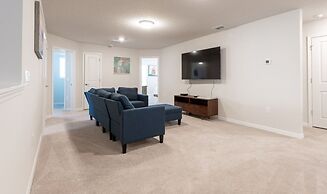 Spacious 10 Bed Pool Home With Game Room- 10 Bedroom Home by RedAwning