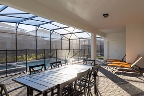 Spacious 10 Bed Pool Home With Game Room- 10 Bedroom Home by RedAwning