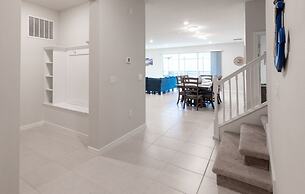 Spacious 10 Bed Pool Home With Game Room- 10 Bedroom Home by RedAwning