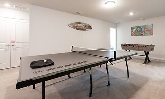 Spacious 10 Bed Pool Home With Game Room- 10 Bedroom Home by RedAwning