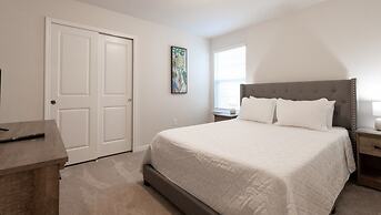 Spacious 10 Bed Pool Home With Game Room- 10 Bedroom Home by RedAwning