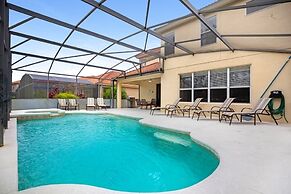 Spacious And Relaxing Home With South Facing Pool 6 Bedroom Home by Re