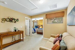 Spacious And Relaxing Home With South Facing Pool 6 Bedroom Home by Re