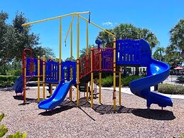 Spacious And Relaxing Home With South Facing Pool 6 Bedroom Home by Re