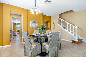 Spacious And Relaxing Home With South Facing Pool 6 Bedroom Home by Re