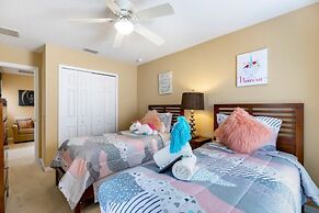 Spacious And Relaxing Home With South Facing Pool 6 Bedroom Home by Re