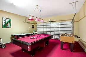 Spacious And Relaxing Home With South Facing Pool 6 Bedroom Home by Re