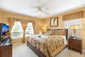 Spacious And Relaxing Home With South Facing Pool 6 Bedroom Home by Re