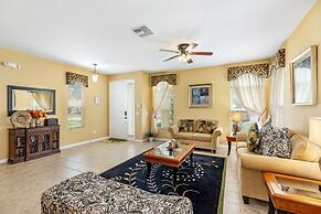 Spacious And Relaxing Home With South Facing Pool 6 Bedroom Home by Re