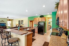 Spacious And Relaxing Home With South Facing Pool 6 Bedroom Home by Re