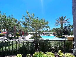 Spacious And Relaxing Home With South Facing Pool 6 Bedroom Home by Re