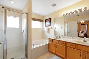 Spacious And Relaxing Home With South Facing Pool 6 Bedroom Home by Re