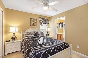 Spacious And Relaxing Home With South Facing Pool 6 Bedroom Home by Re