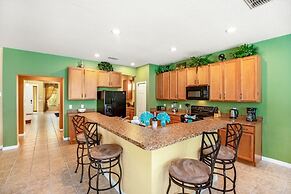 Spacious And Relaxing Home With South Facing Pool 6 Bedroom Home by Re