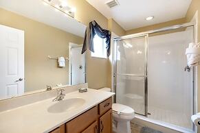 Spacious And Relaxing Home With South Facing Pool 6 Bedroom Home by Re