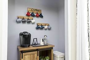 9 Bed Fun Rooms For Everyone Pool & Spa 9 Bedroom Home by RedAwning