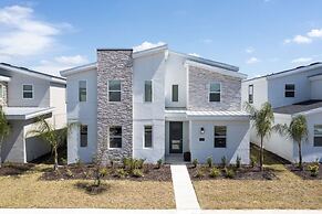 9 Bed Fun Rooms For Everyone Pool & Spa 9 Bedroom Home by RedAwning