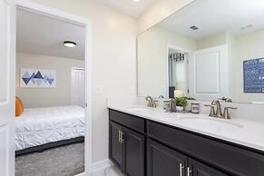 9 Bed Fun Rooms For Everyone Pool & Spa 9 Bedroom Home by RedAwning