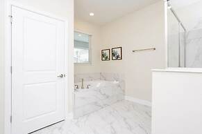 9 Bed Fun Rooms For Everyone Pool & Spa 9 Bedroom Home by RedAwning