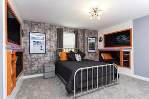 9 Bed Fun Rooms For Everyone Pool & Spa 9 Bedroom Home by RedAwning