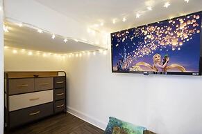 9 Bed Fun Rooms For Everyone Pool & Spa 9 Bedroom Home by RedAwning