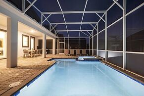 9 Bed Fun Rooms For Everyone Pool & Spa 9 Bedroom Home by RedAwning