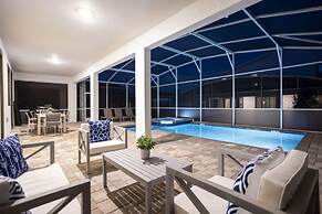 9 Bed Fun Rooms For Everyone Pool & Spa 9 Bedroom Home by RedAwning