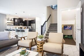 9 Bed Fun Rooms For Everyone Pool & Spa 9 Bedroom Home by RedAwning