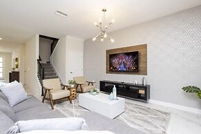 9 Bed Fun Rooms For Everyone Pool & Spa 9 Bedroom Home by RedAwning