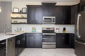 9 Bed Fun Rooms For Everyone Pool & Spa 9 Bedroom Home by RedAwning