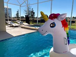 Beautiful And Spacious 5 Bed Pool Home 5 Bedroom Home by RedAwning