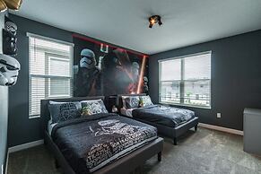 Beautiful And Spacious 5 Bed Pool Home 5 Bedroom Home by RedAwning