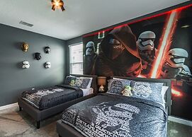 Beautiful And Spacious 5 Bed Pool Home 5 Bedroom Home by RedAwning