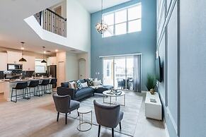 Beautiful And Spacious 5 Bed Pool Home 5 Bedroom Home by RedAwning