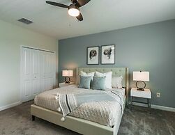 Beautiful And Spacious 5 Bed Pool Home 5 Bedroom Home by RedAwning