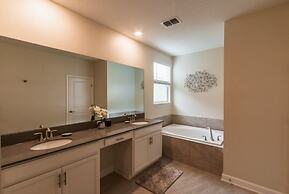 Beautiful And Spacious 5 Bed Pool Home 5 Bedroom Home by RedAwning