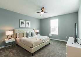 Beautiful And Spacious 5 Bed Pool Home 5 Bedroom Home by RedAwning